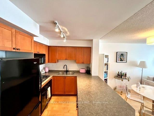 18 Stafford Street, Unit 607 thumbnail 10
