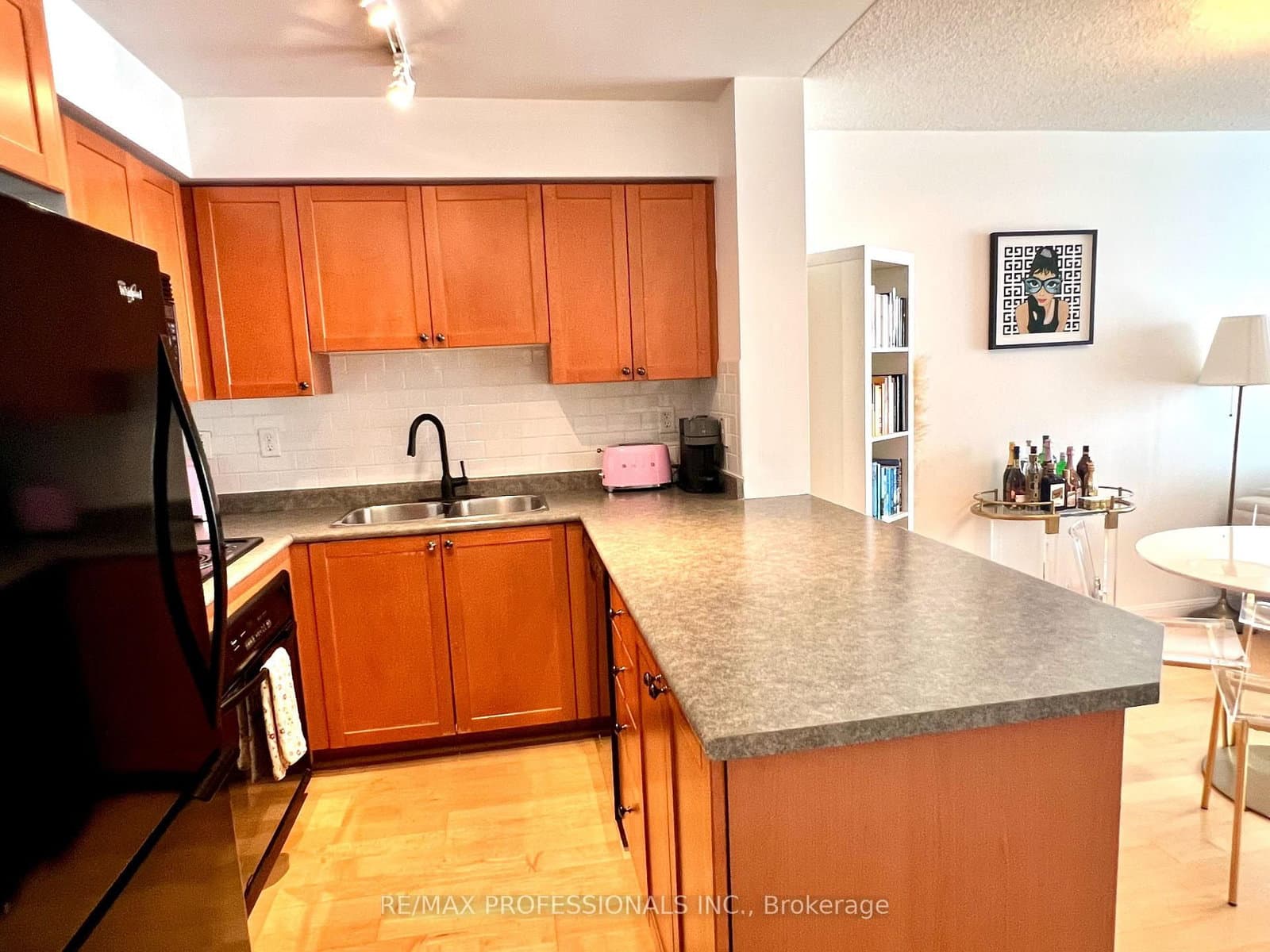 18 Stafford Street, Unit 607 thumbnail 11