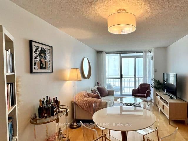 18 Stafford Street, Unit 607 thumbnail 2