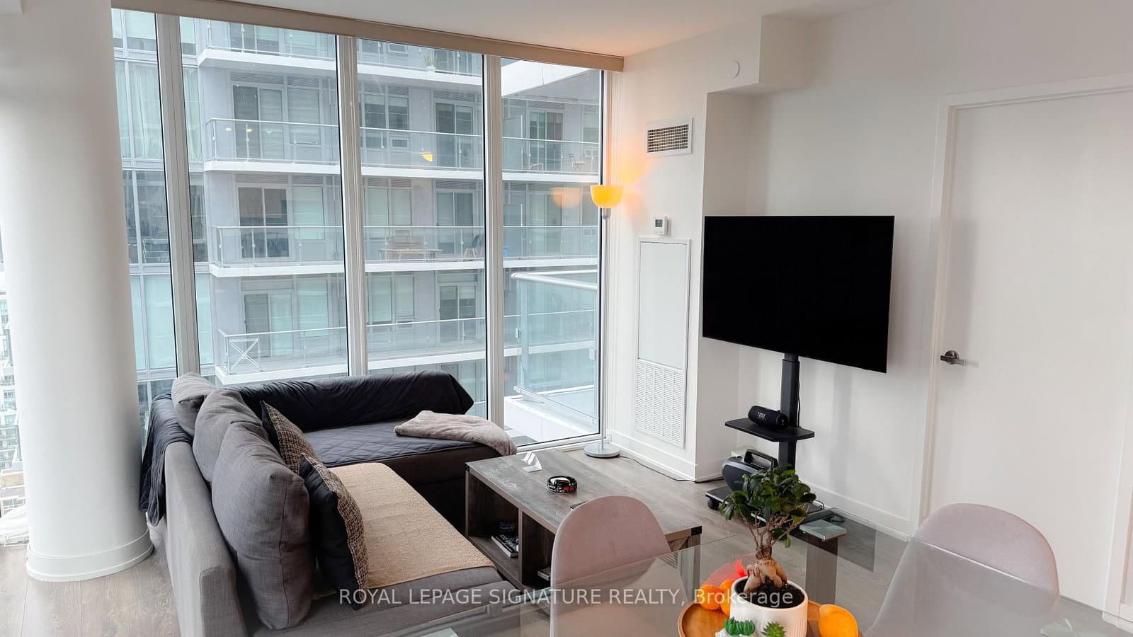 99 Broadway Avenue, Unit 3004 thumbnail 4