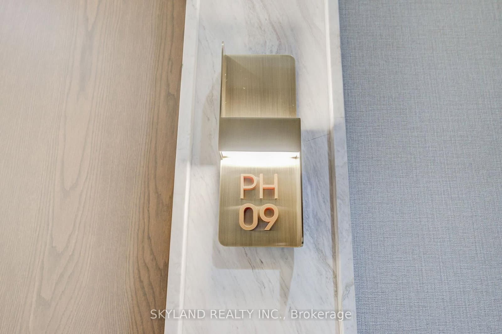 30 Inn On The Park Drive, Unit PH 09
