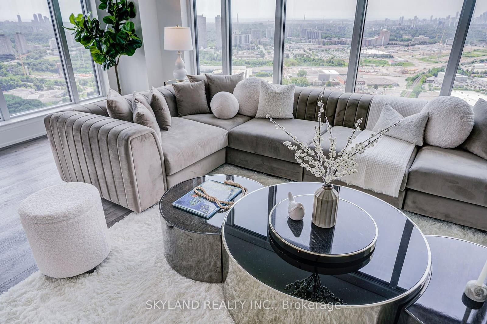 30 Inn On The Park Drive, Unit PH 09 thumbnail 21