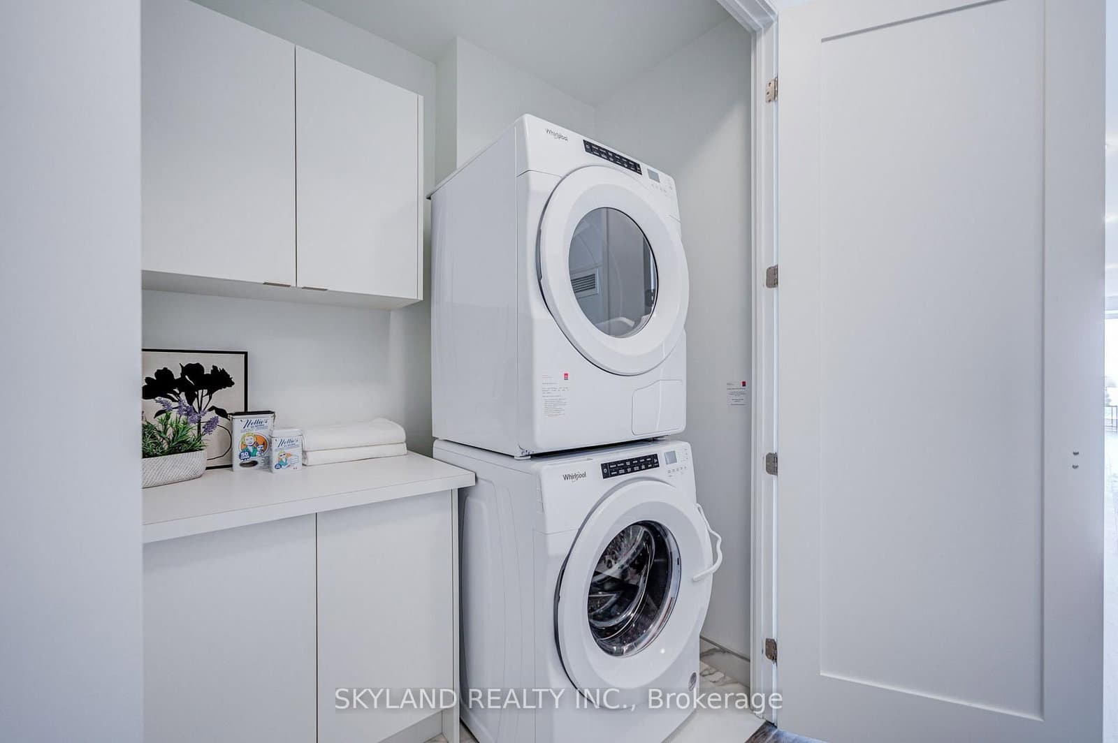 30 Inn On The Park Drive, Unit PH 09 thumbnail 28