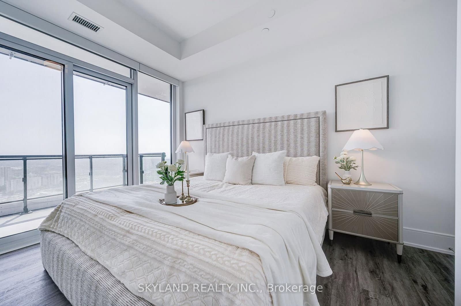 30 Inn On The Park Drive, Unit PH 09 thumbnail 30