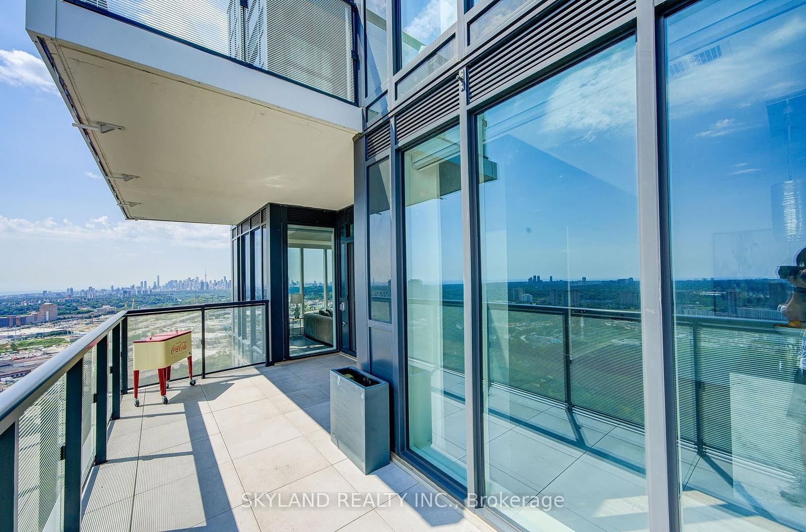 30 Inn On The Park Drive, Unit PH 09 thumbnail 35