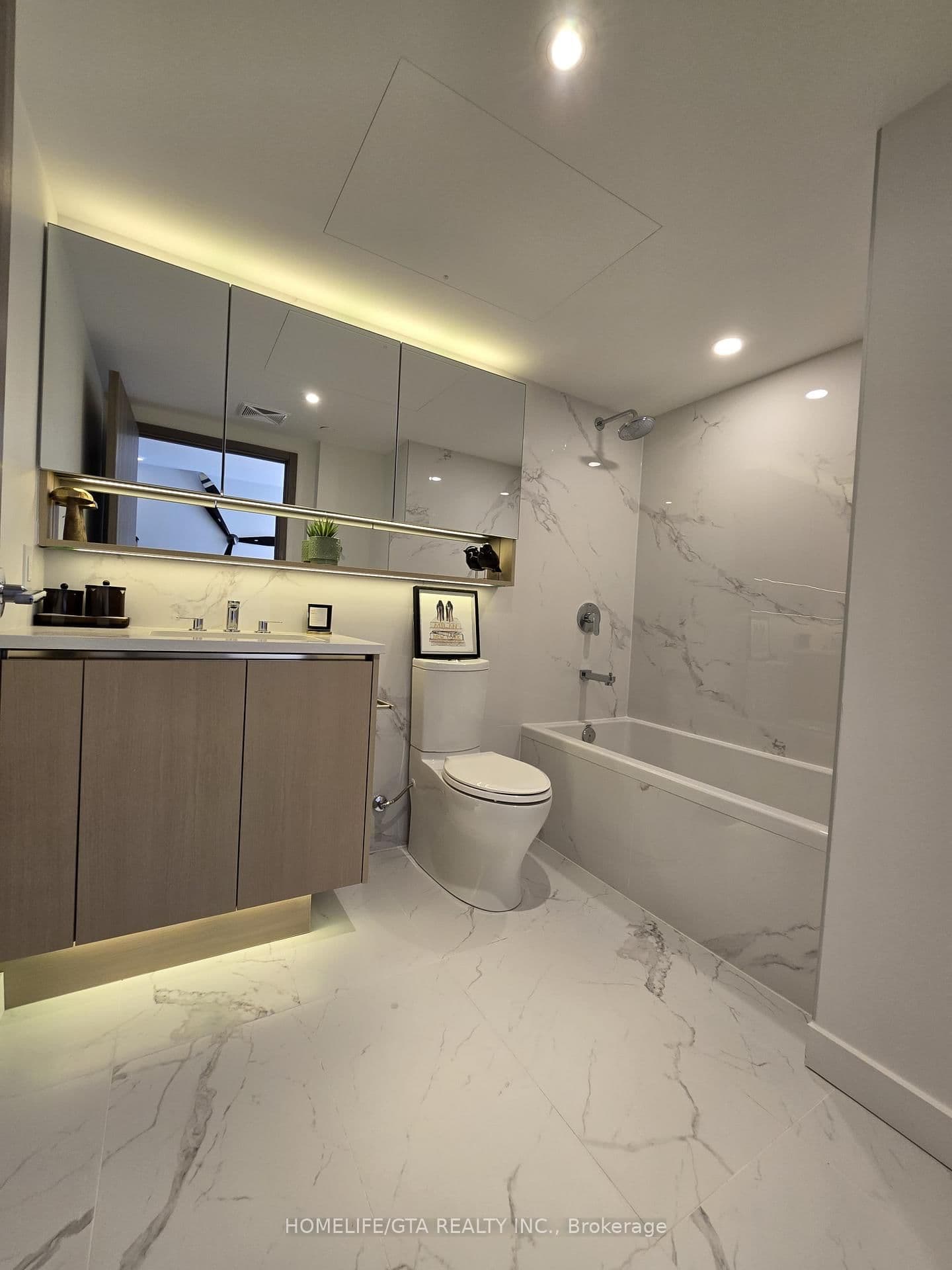 38 Widmer Street, Unit 2710 thumbnail 23