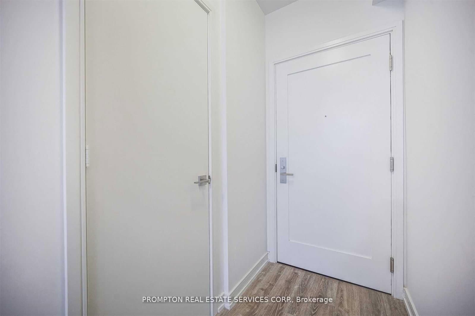 28 wellesley Street E, Unit 1805 thumbnail 3
