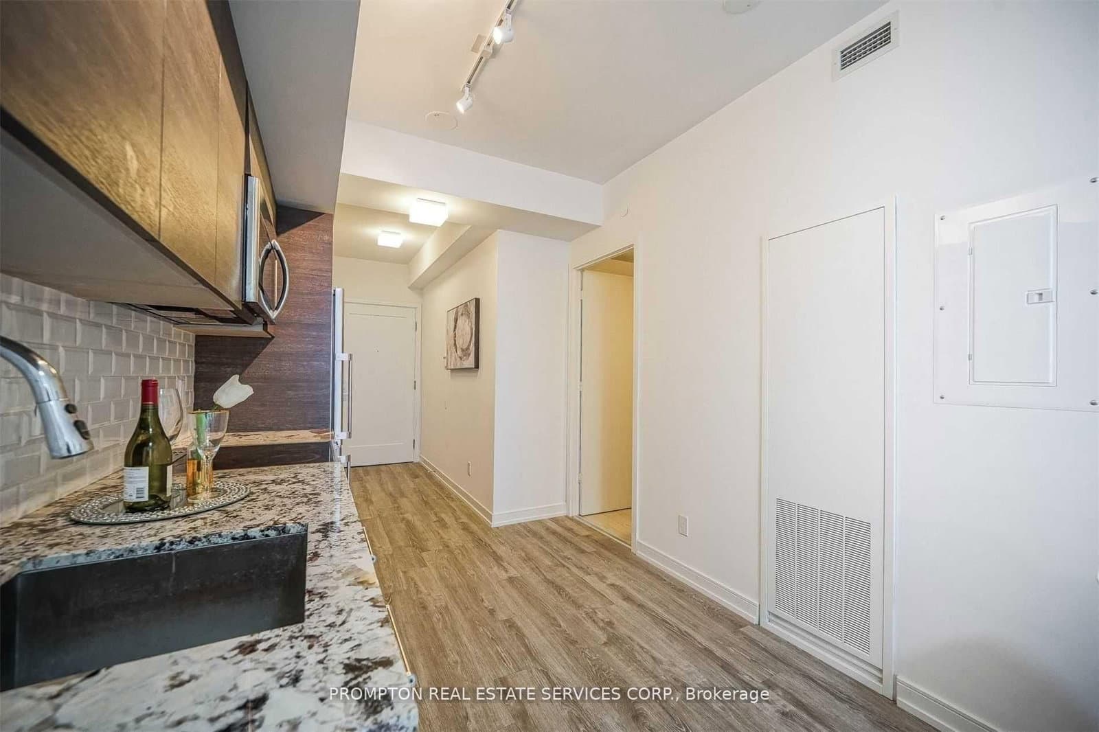 28 wellesley Street E, Unit 1805 thumbnail 6