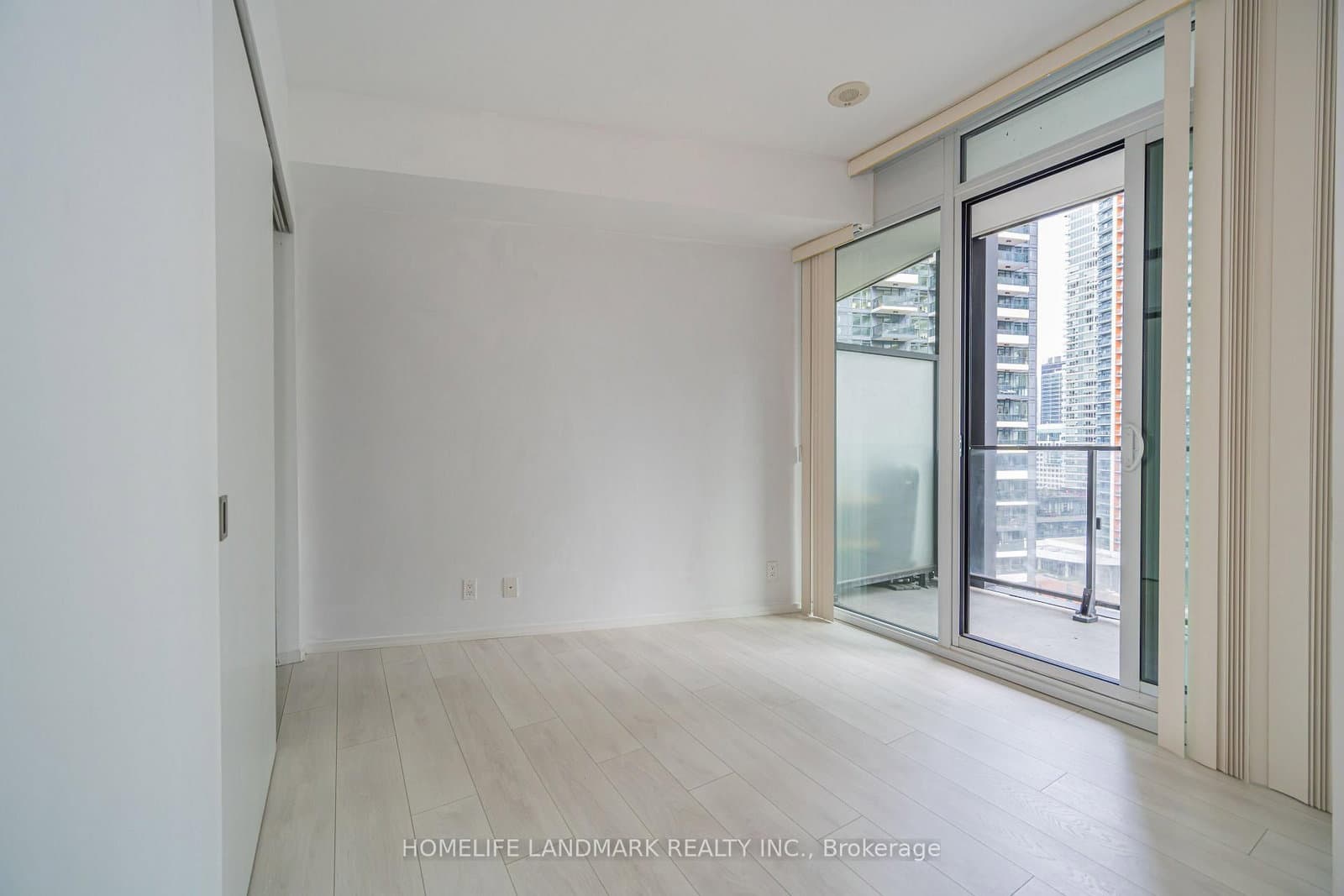 125 Peter Street, Unit 1512 thumbnail 8