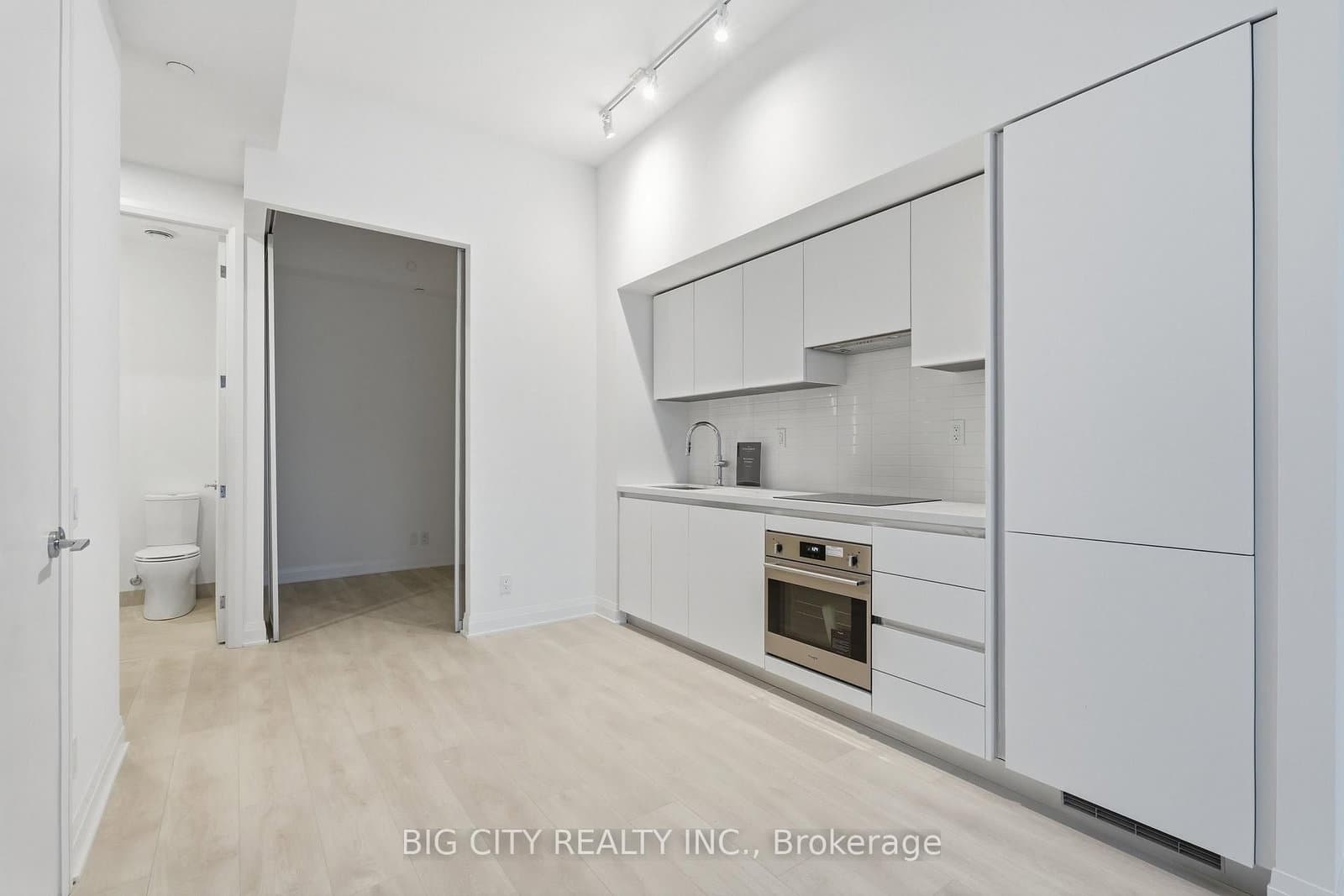 25 Frederick Todd Way, Unit 201 thumbnail 5