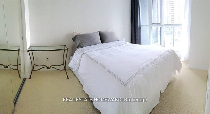 295 W Adelaide Street W, Unit 1803 thumbnail 5