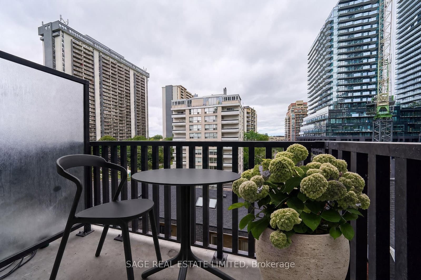 109 Erskine Avenue, Unit 608 thumbnail 14