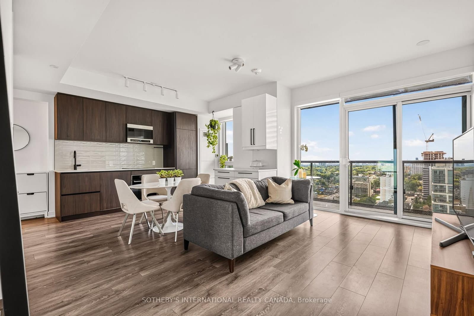 #2302 - 127 W BROADWAY Avenue