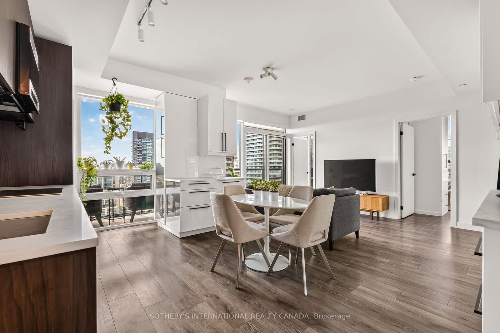 127 W BROADWAY Avenue, Unit 2302 thumbnail 3