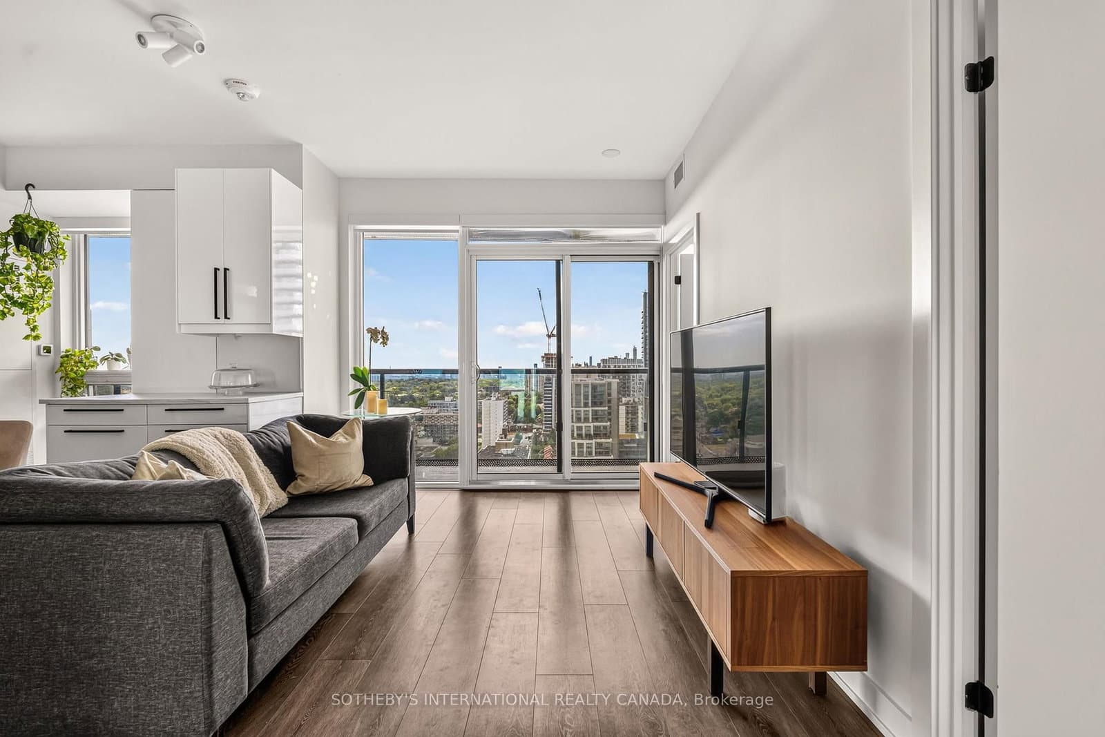 127 W BROADWAY Avenue, Unit 2302 thumbnail 4