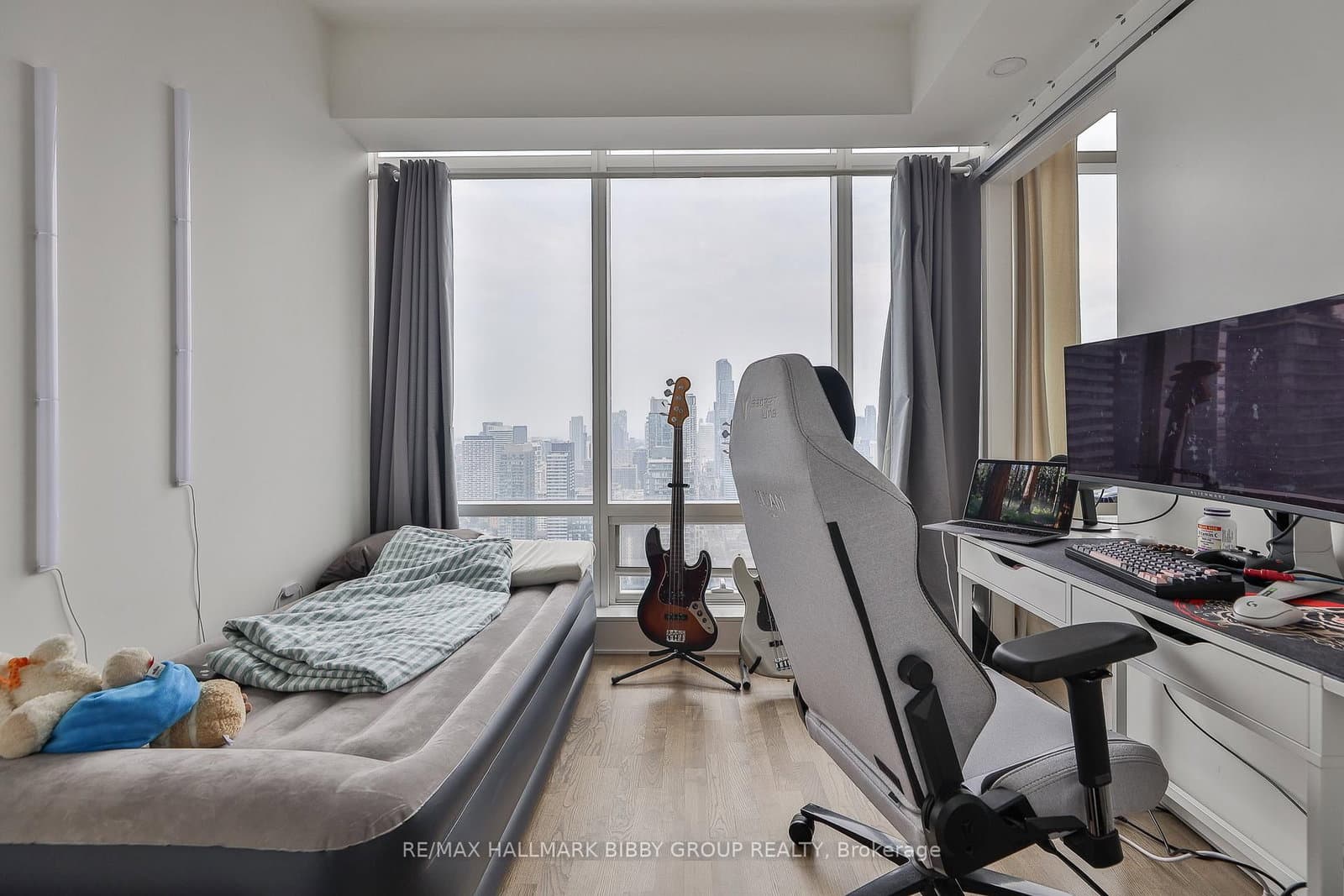 1 Bloor Street E, Unit 3807 thumbnail 10