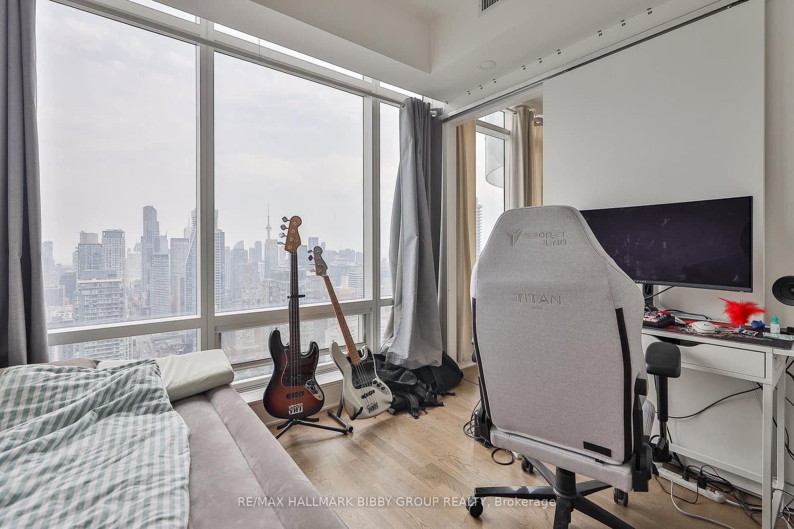 1 Bloor Street E, Unit 3807 thumbnail 12