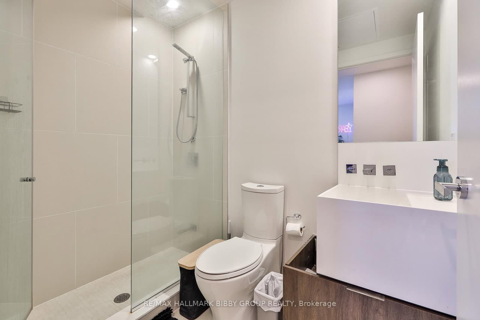 1 Bloor Street E, Unit 3807 thumbnail 18