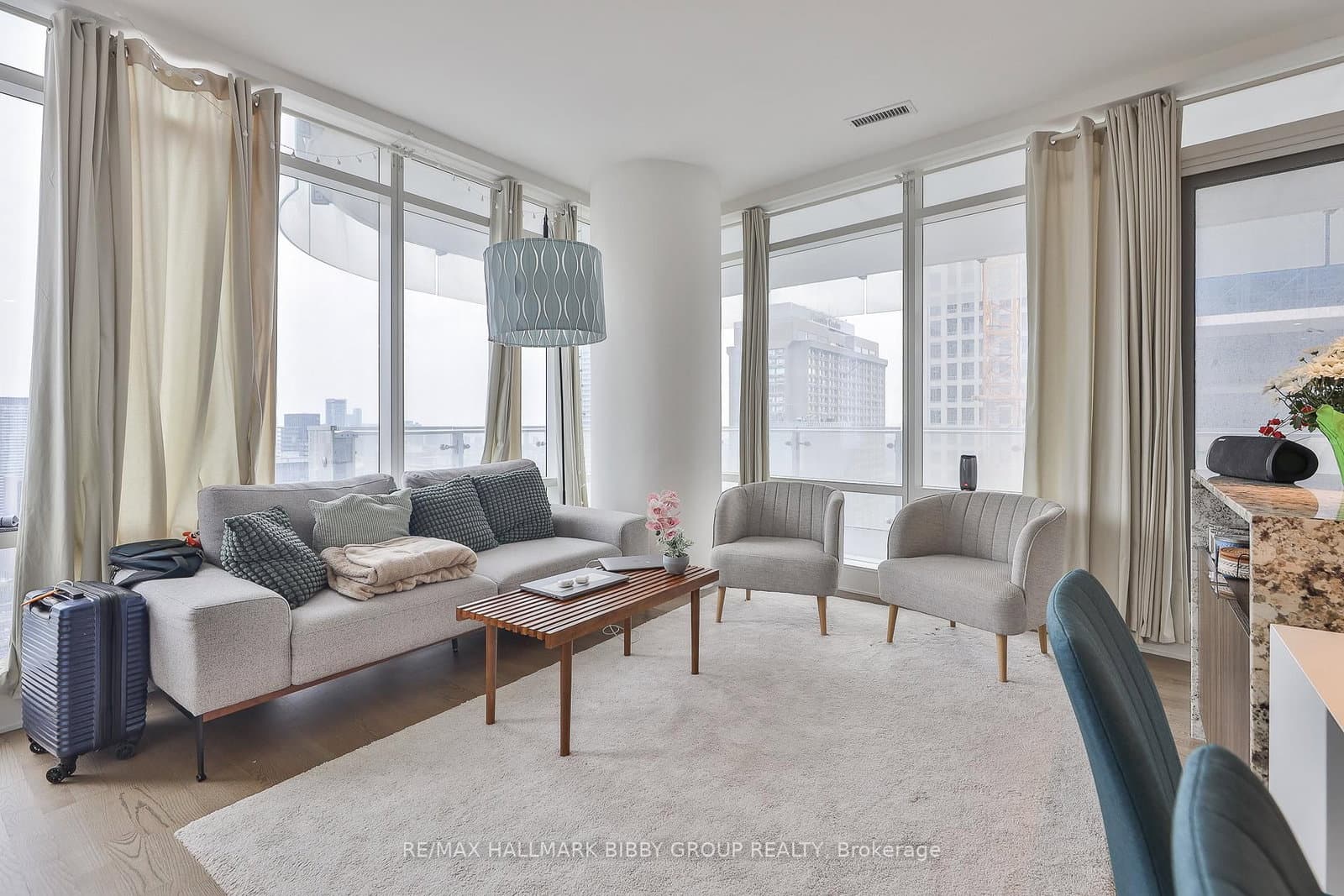1 Bloor Street E, Unit 3807 thumbnail 2