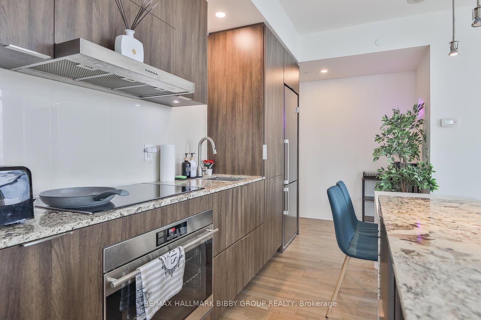 1 Bloor Street E, Unit 3807 thumbnail 9