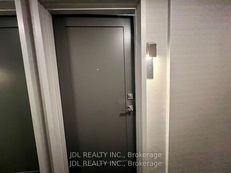 42 Charles Street E, Unit 3609 thumbnail 10