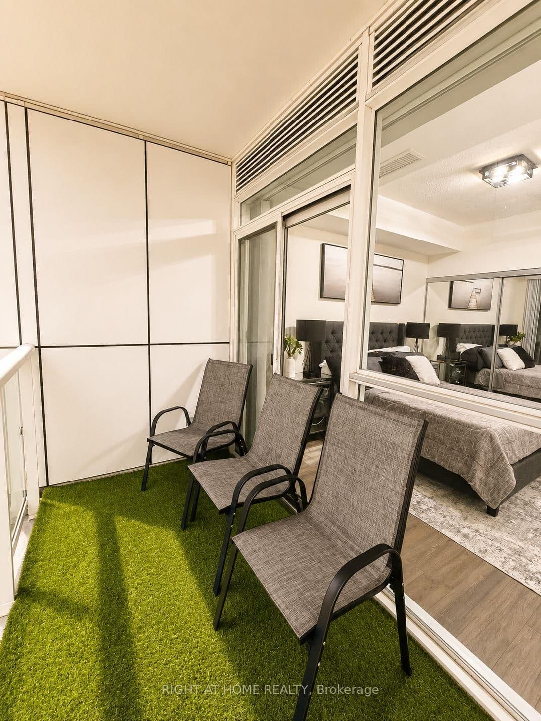 318 Richmond Street W, Unit 1408 thumbnail 15