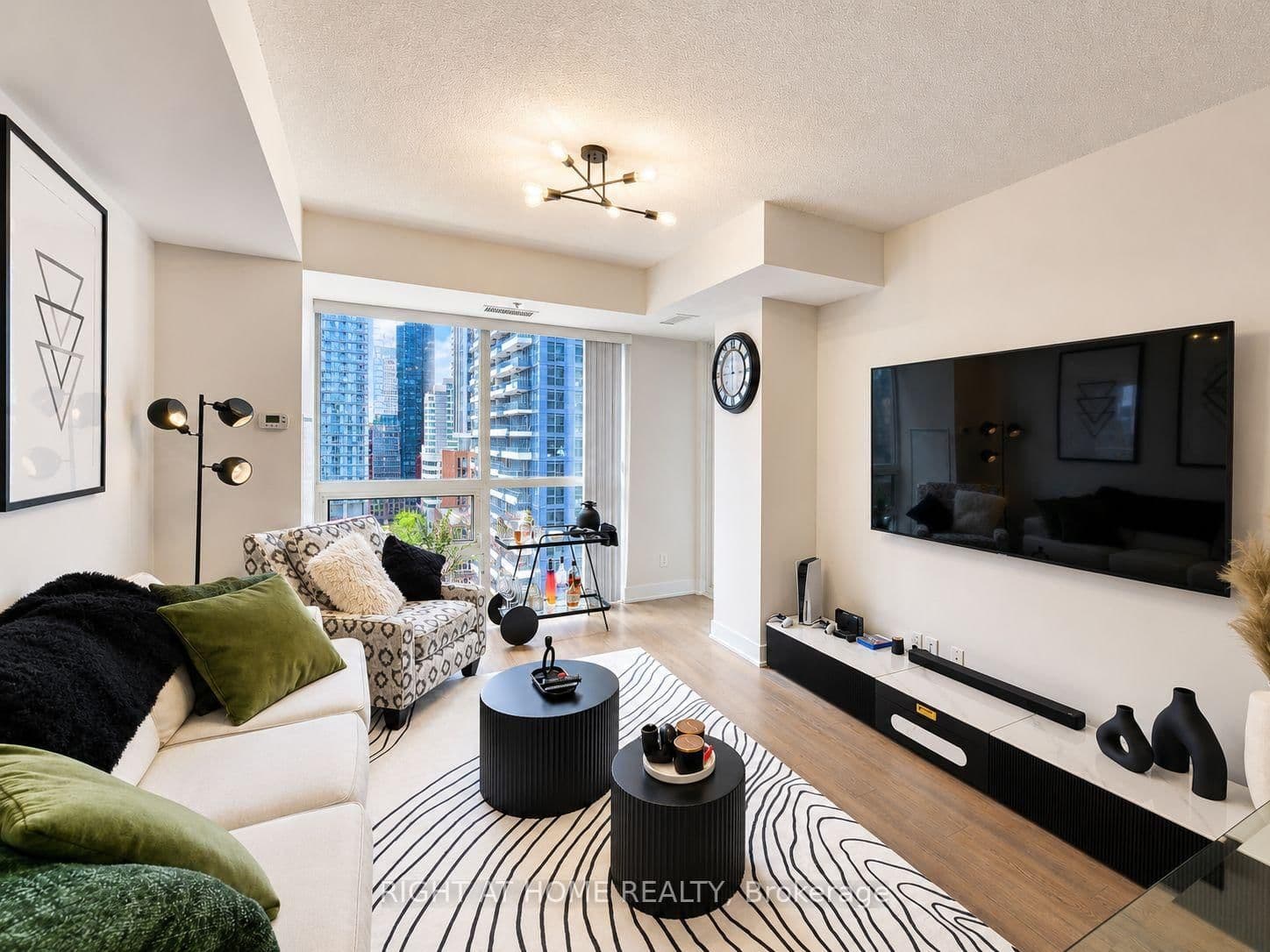 318 Richmond Street W, Unit 1408 thumbnail 6