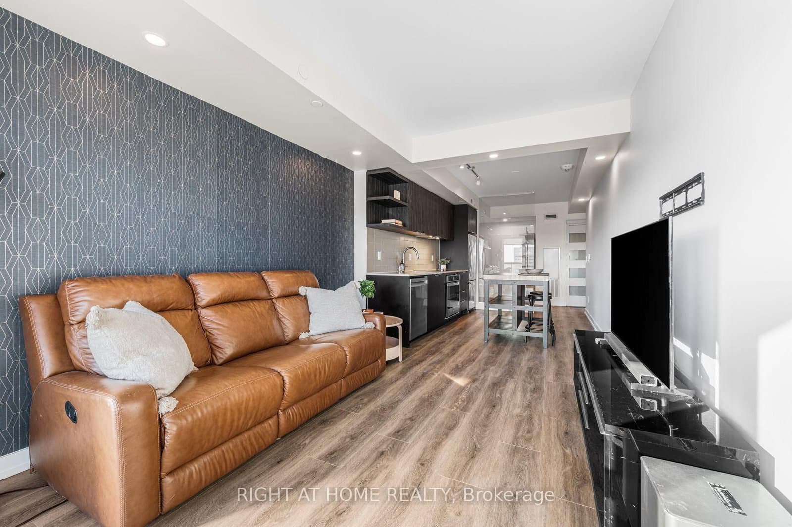 6 Sonic Way, Unit 1405 thumbnail 5