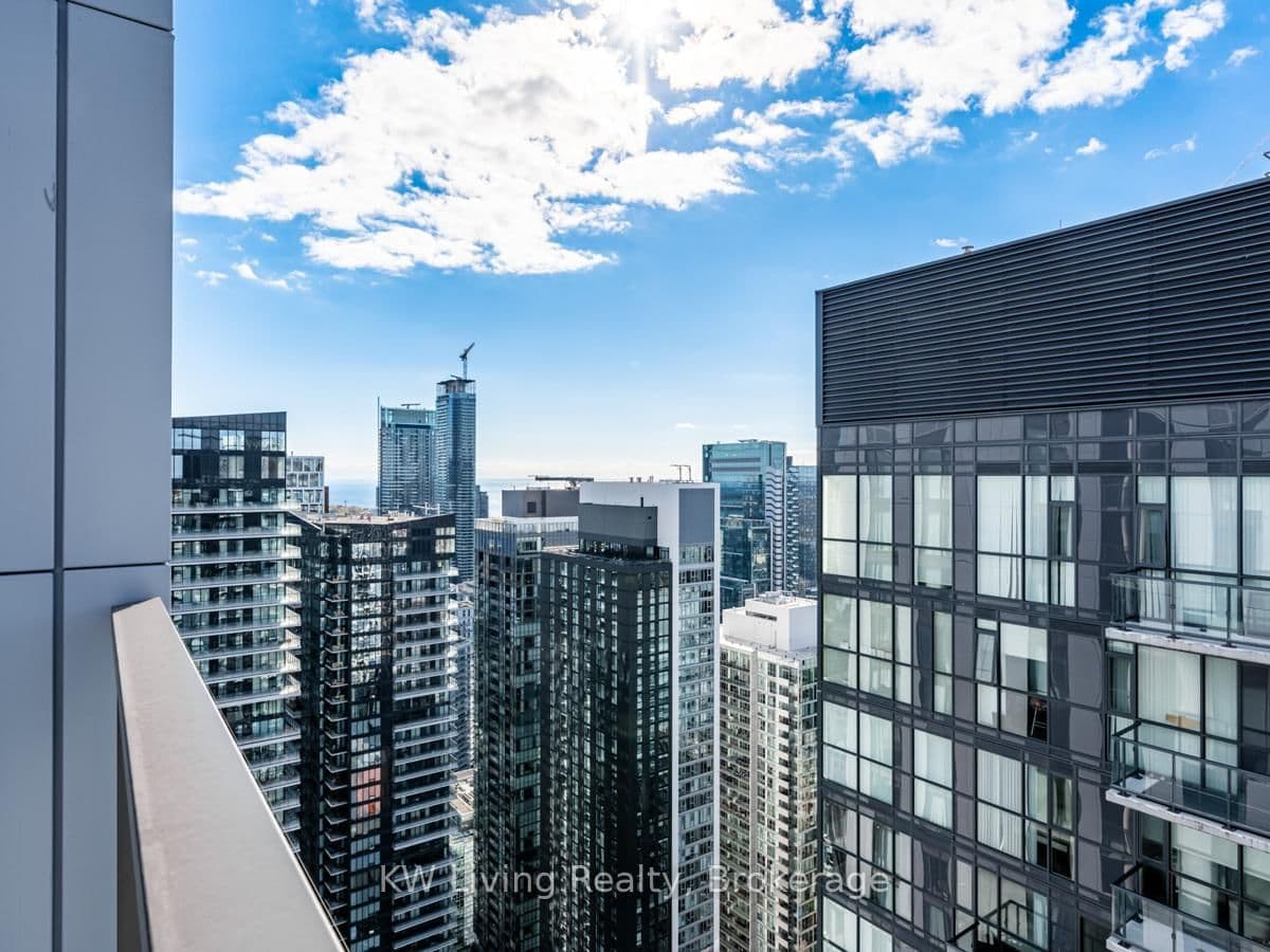 8 Widmer Street, Unit GPH3 thumbnail 26