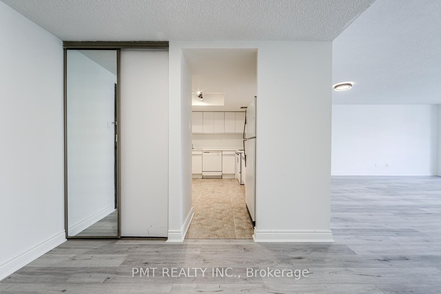 77 Carlton Street, Unit 202 thumbnail 11