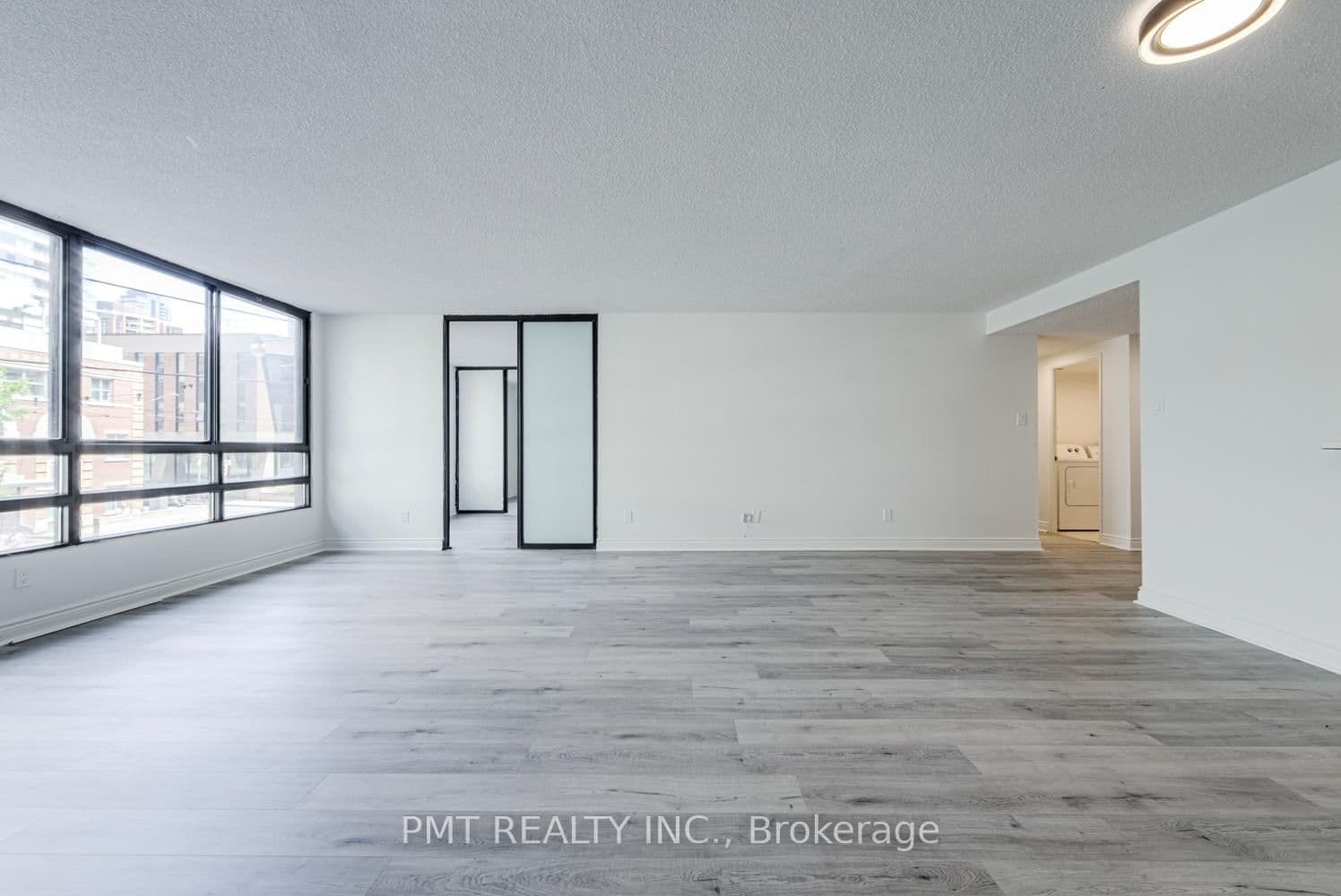 77 Carlton Street, Unit 202 thumbnail 4