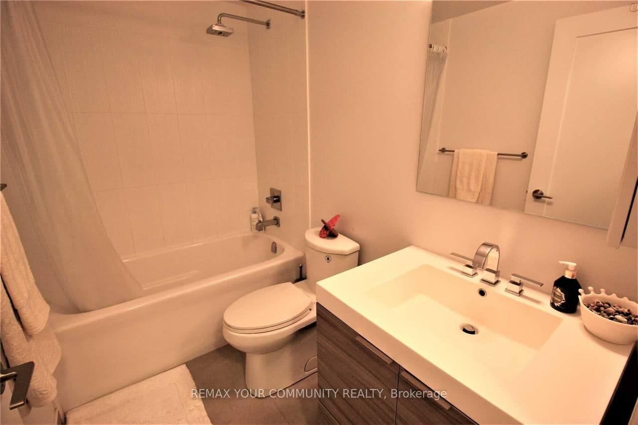 318 Richmond Street W, Unit 913 thumbnail 8