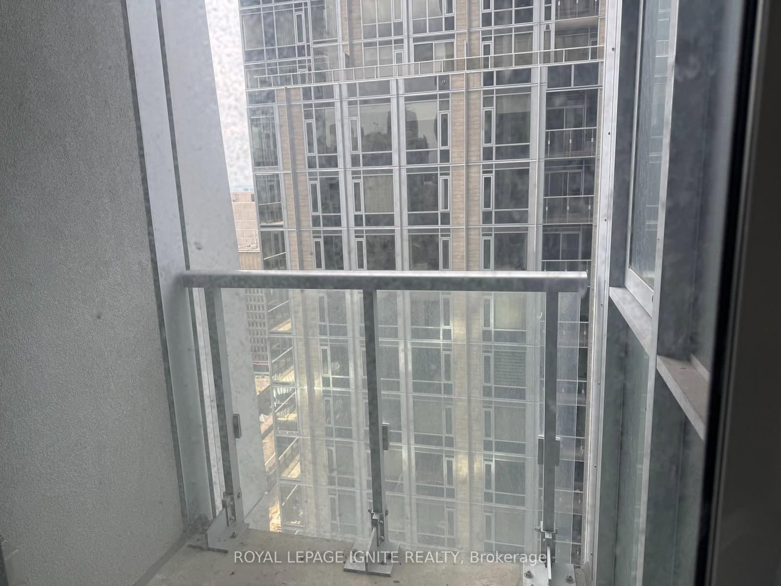 1 Yorkville Avenue, Unit 2402 thumbnail 15