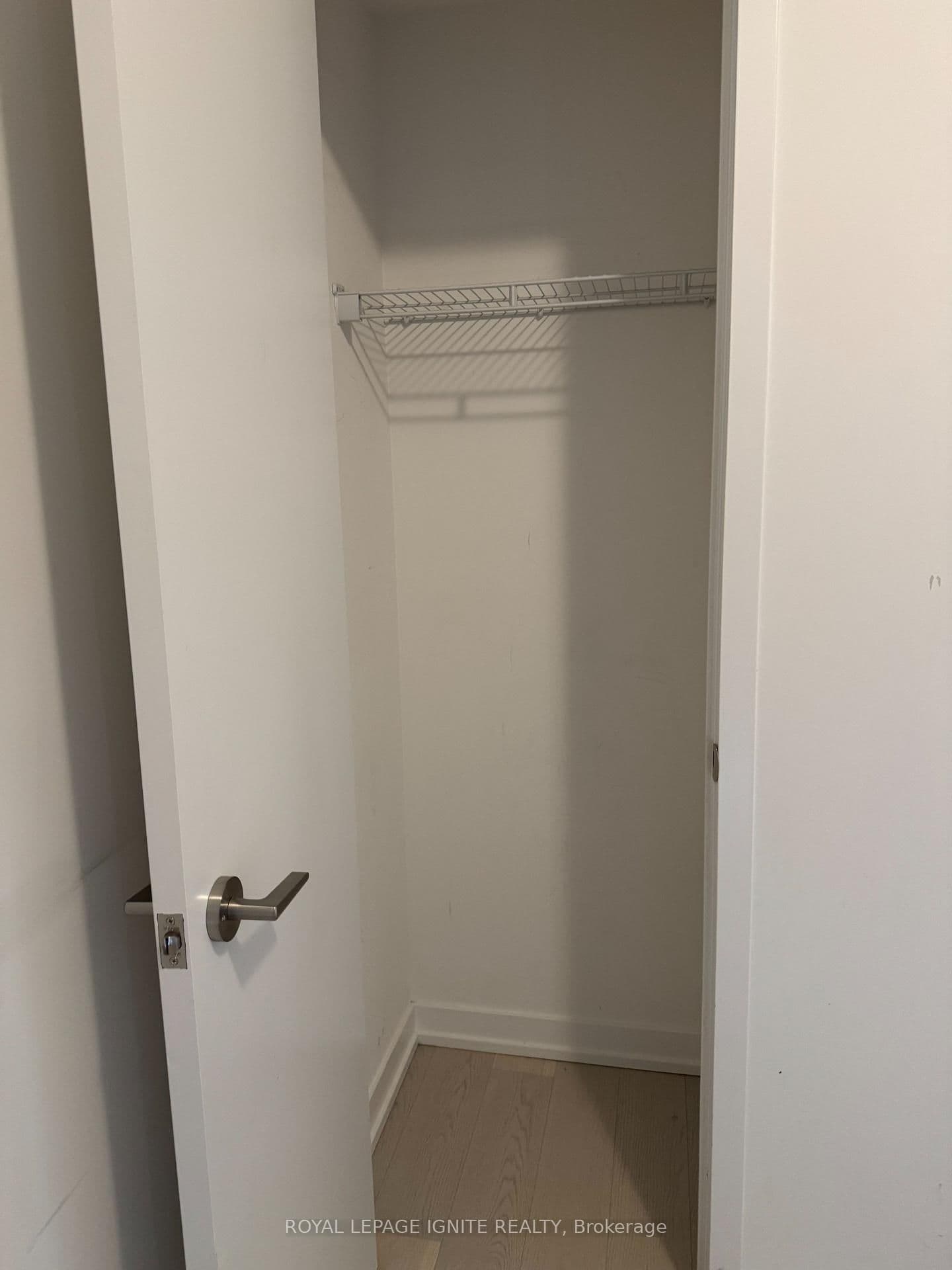 1 Yorkville Avenue, Unit 2402 thumbnail 16