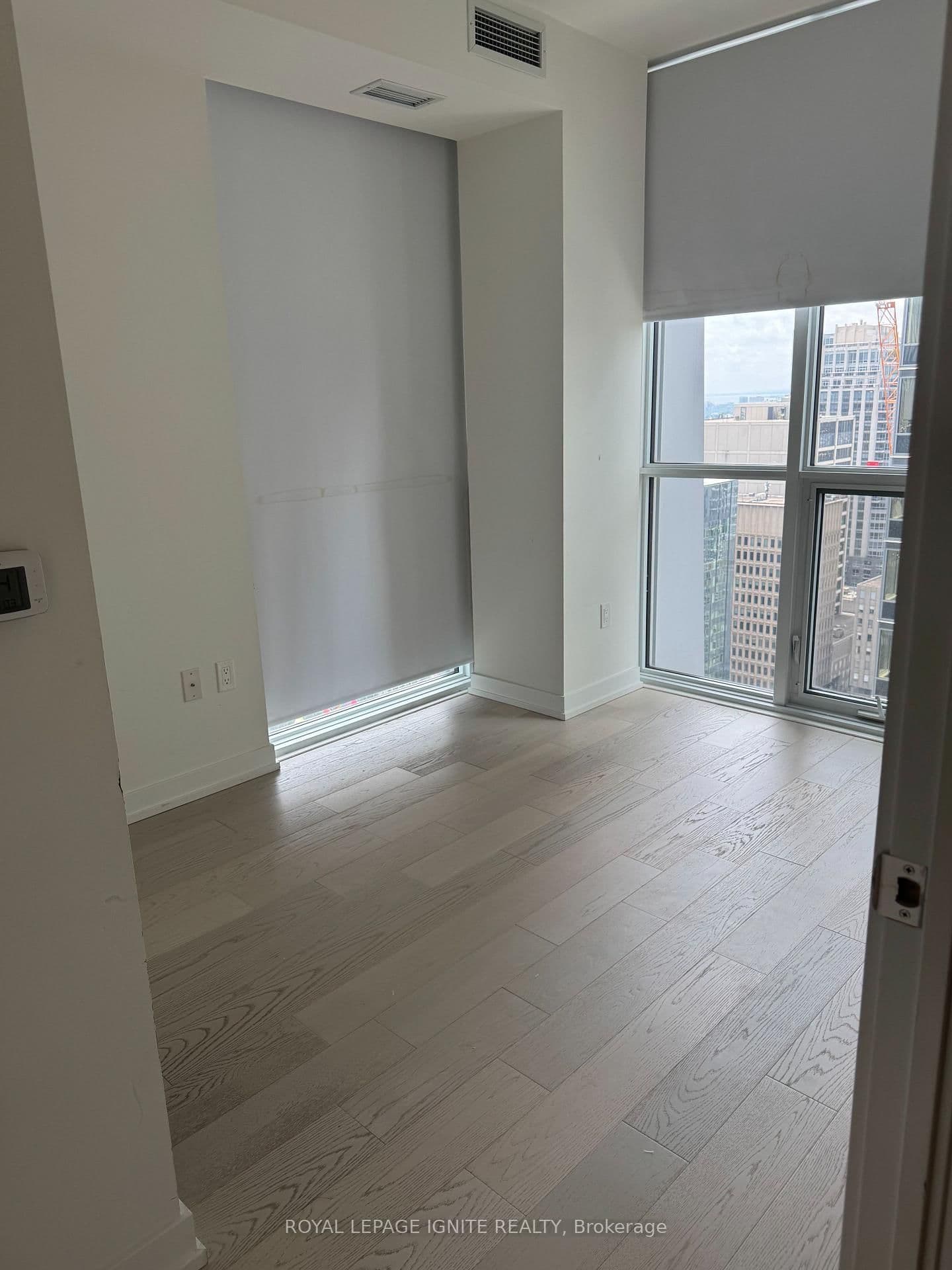 1 Yorkville Avenue, Unit 2402 thumbnail 18