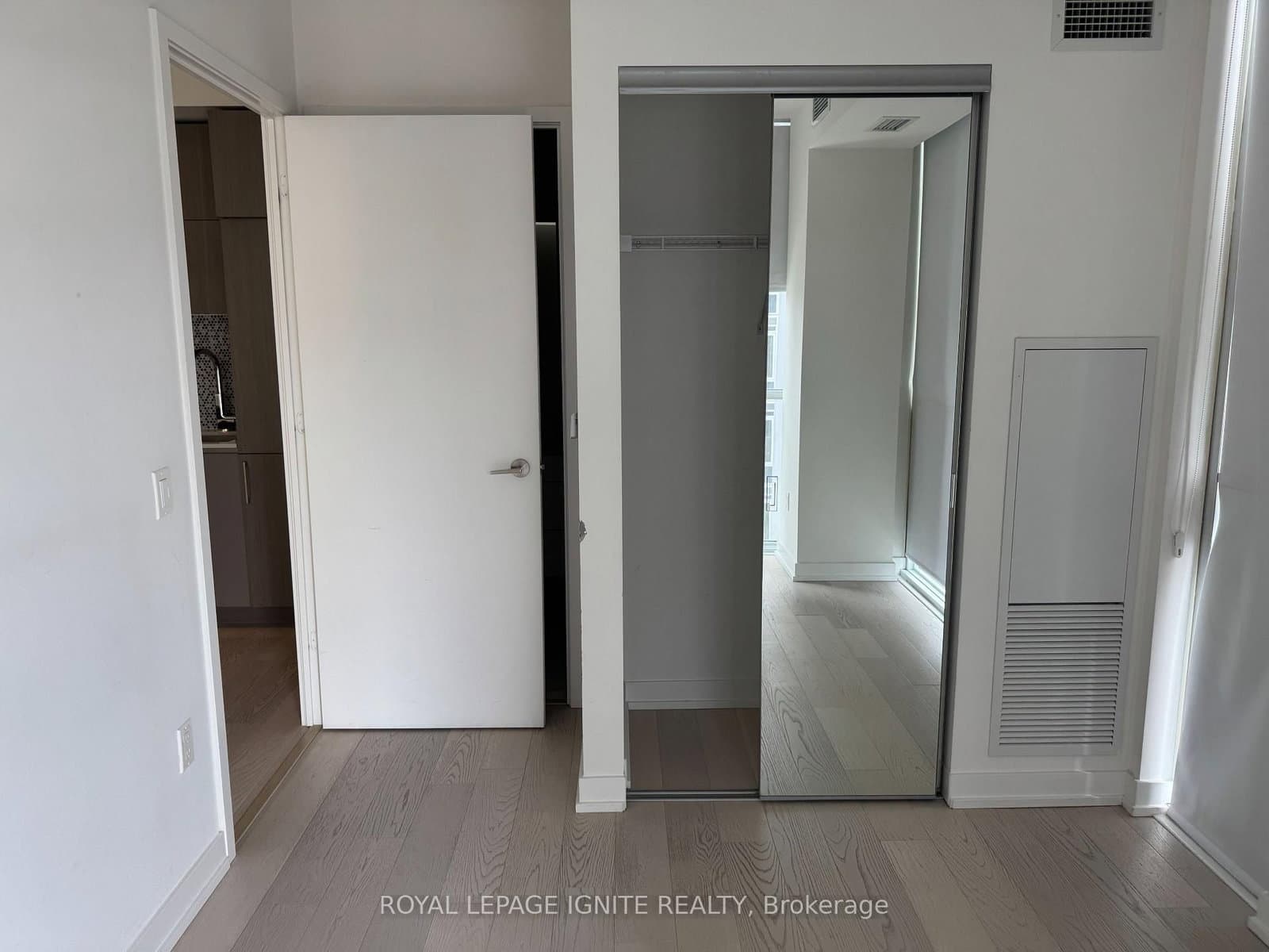 1 Yorkville Avenue, Unit 2402 thumbnail 19