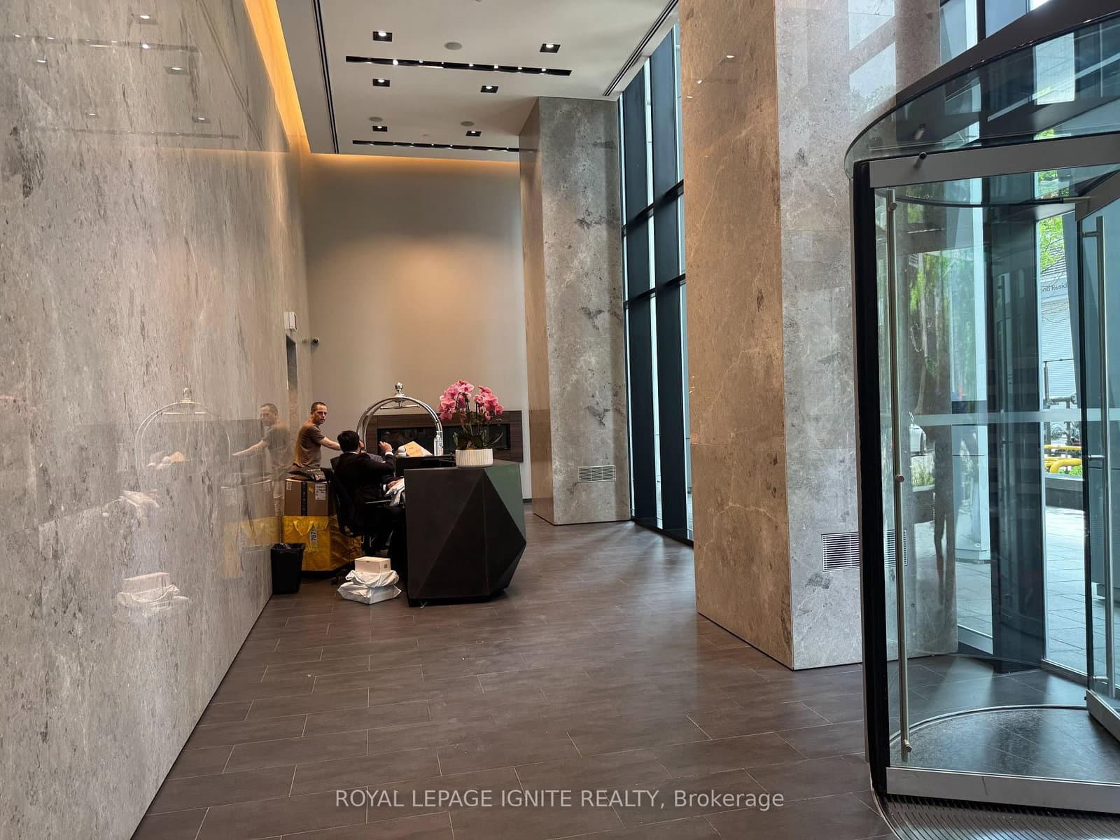 1 Yorkville Avenue, Unit 2402 thumbnail 23