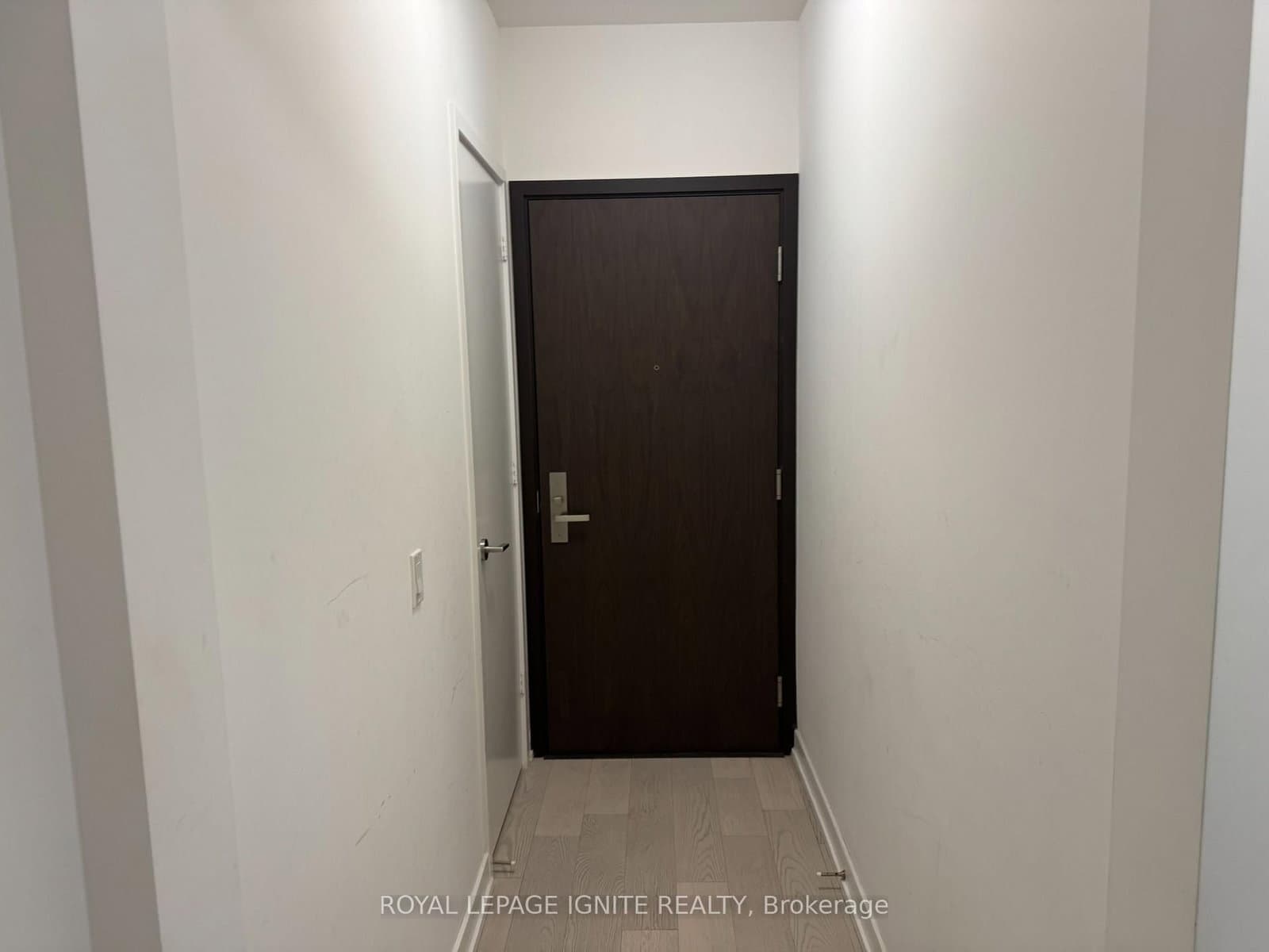 1 Yorkville Avenue, Unit 2402 thumbnail 4