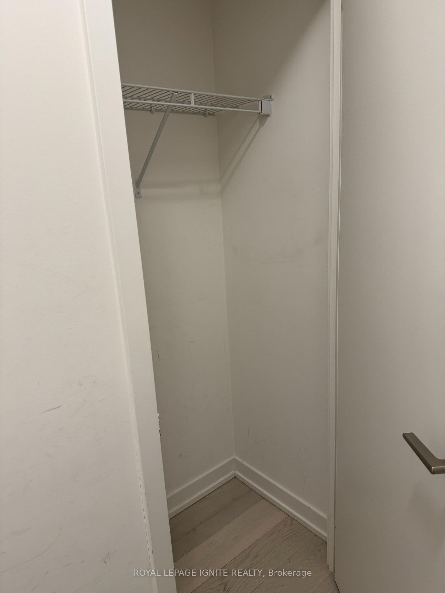 1 Yorkville Avenue, Unit 2402 thumbnail 5
