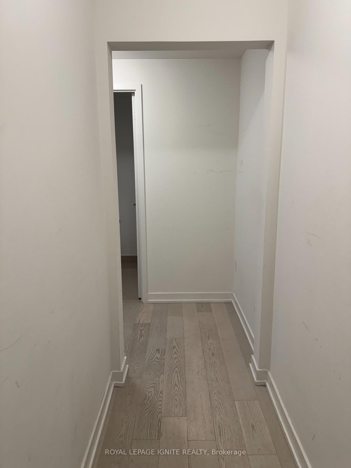 1 Yorkville Avenue, Unit 2402 thumbnail 6