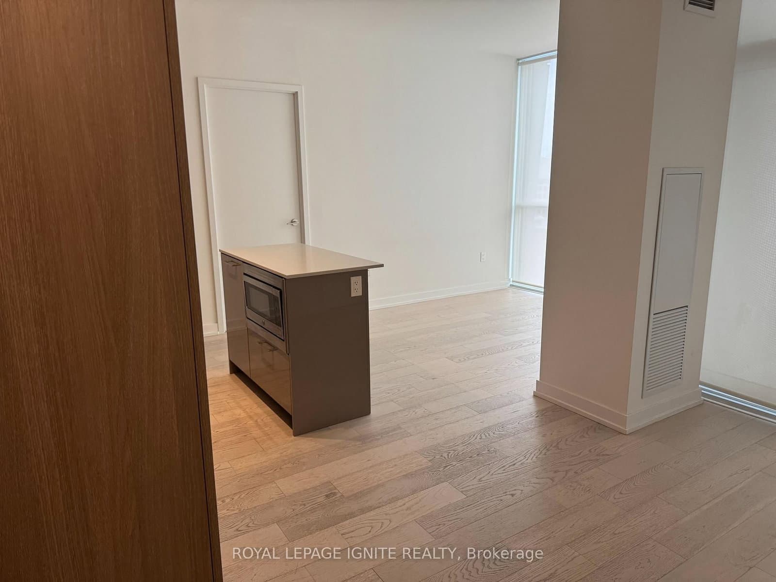 1 Yorkville Avenue, Unit 2402 thumbnail 9