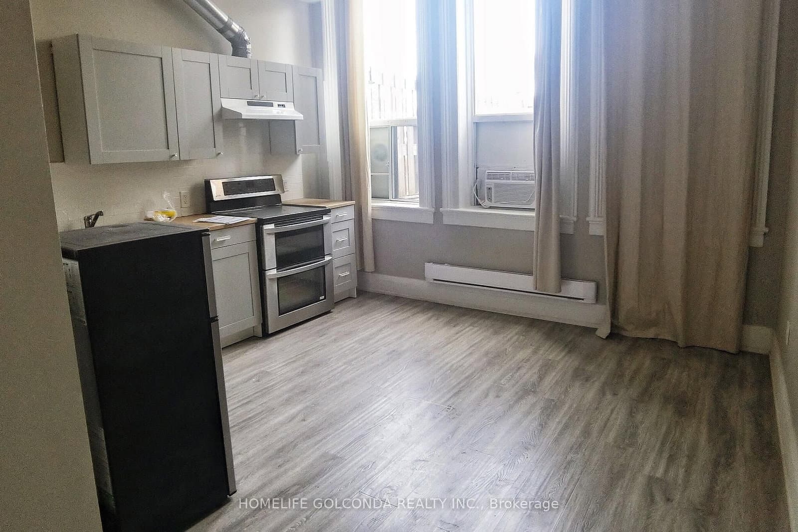490 QUEEN Street W, Unit 202 thumbnail 2