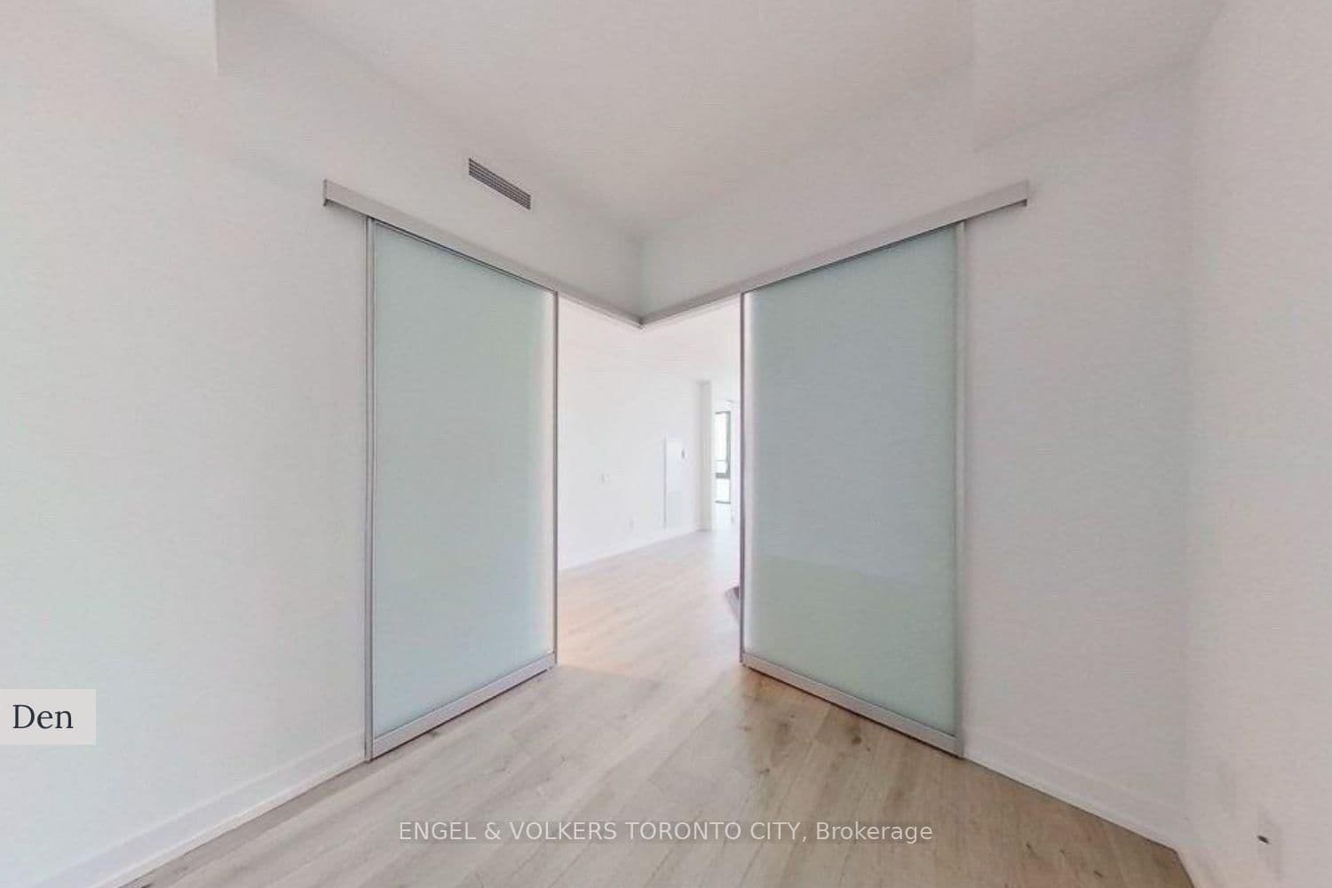161 Roehampton Avenue, Unit 4211 thumbnail 8