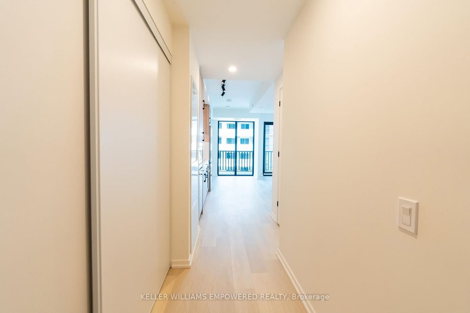 109 Erskine Avenue, Unit 1210 thumbnail 11
