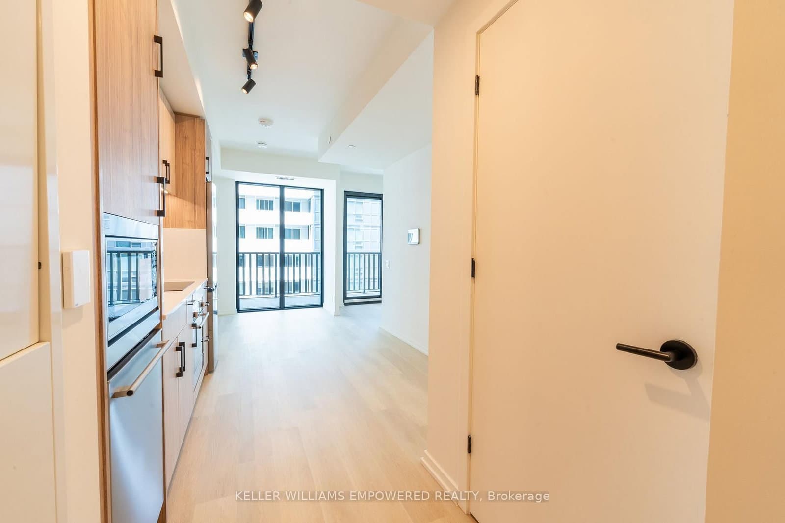 109 Erskine Avenue, Unit 1210 thumbnail 12