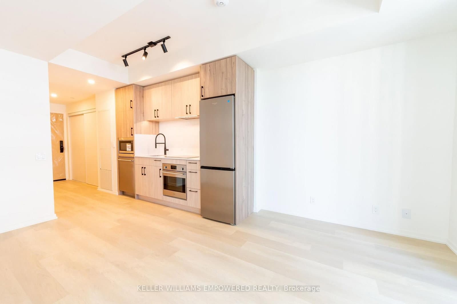 109 Erskine Avenue, Unit 1210 thumbnail 18