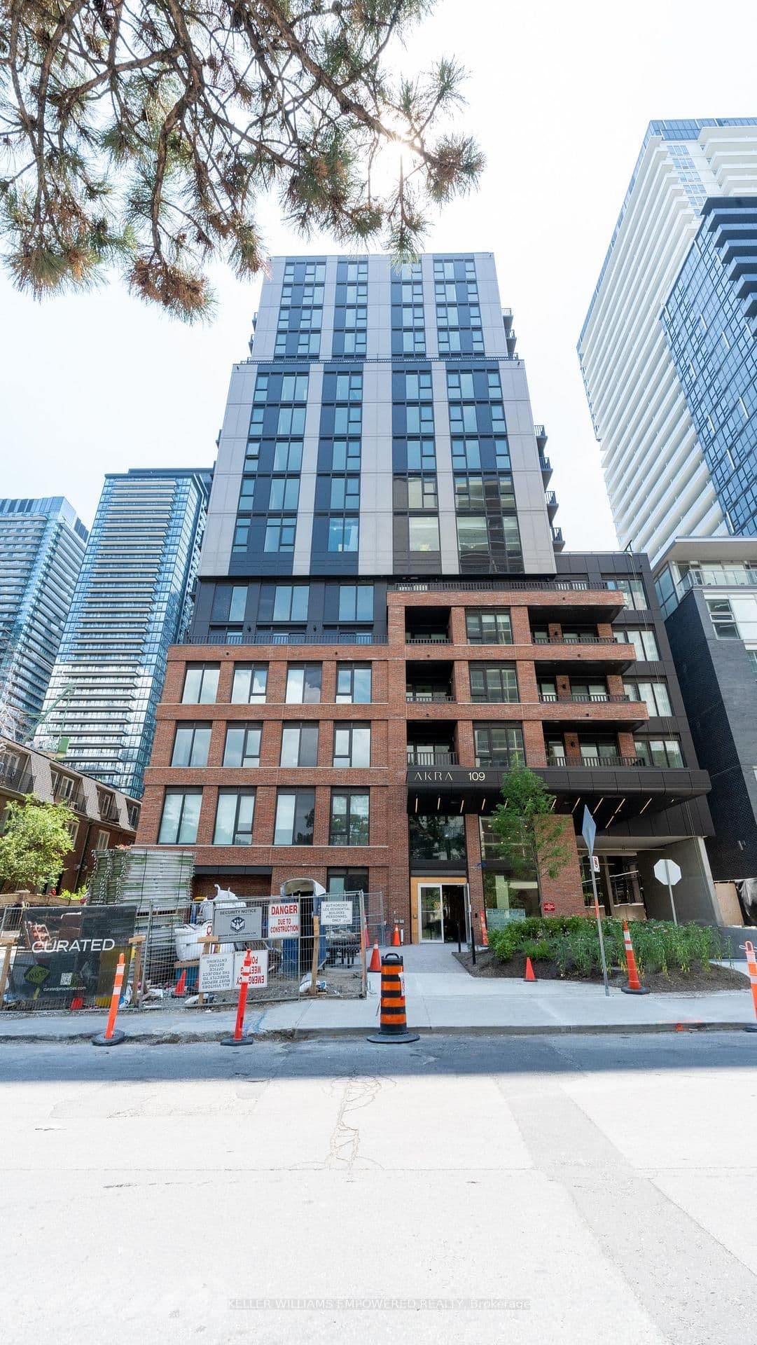 109 Erskine Avenue, Unit 1210 thumbnail 28