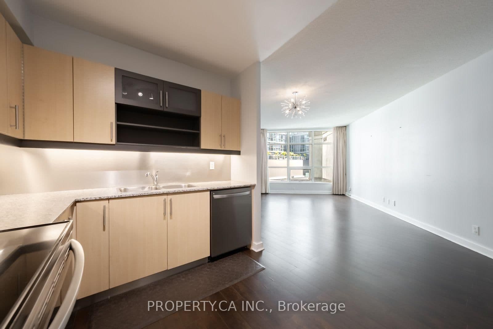 350 Wellington Street W, Unit 401 thumbnail 10
