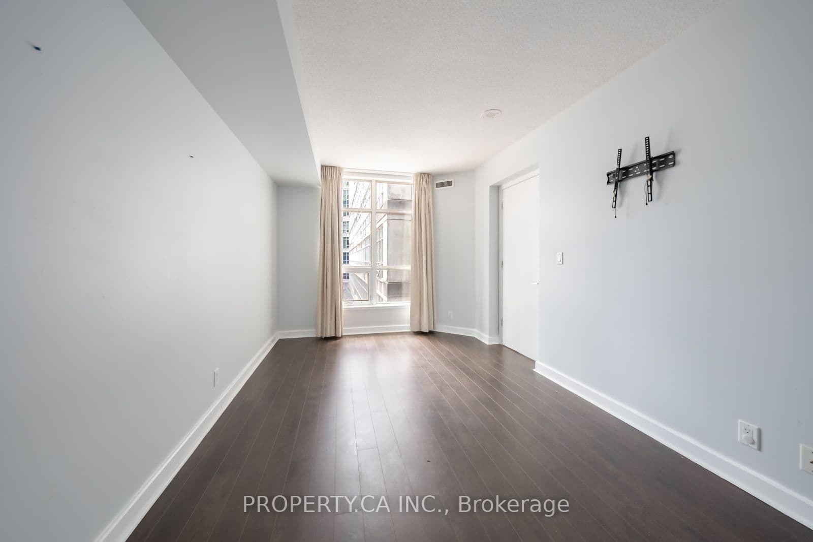350 Wellington Street W, Unit 401 thumbnail 14