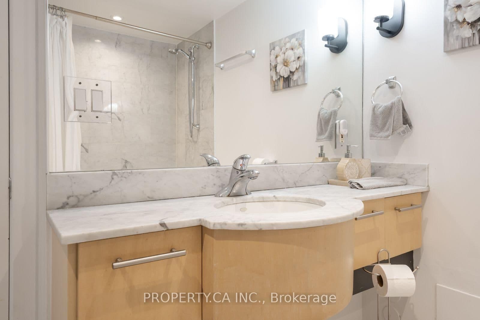 350 Wellington Street W, Unit 401 thumbnail 18
